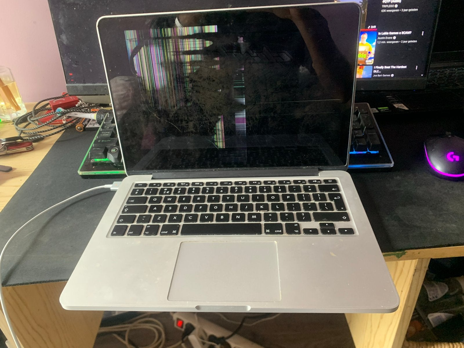 Defecte MacBook Pro - Scherm gebroken, Computers en Software, Apple Macbooks, MacBook Pro, Minder dan 4 GB, Qwerty, Overige groottes