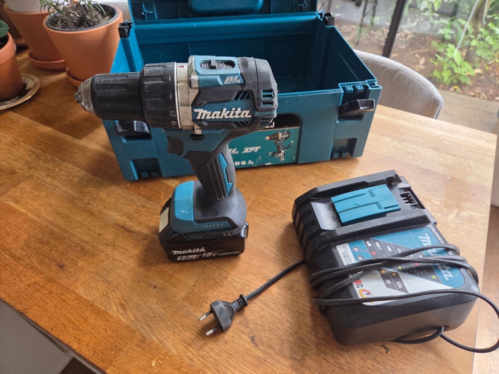 Makita DDF484 Boor-/Schroefmachine met accu en lader, Variabele snelheid, Ophalen of Verzenden, Boor- en Schroefmachine, Gebruikt