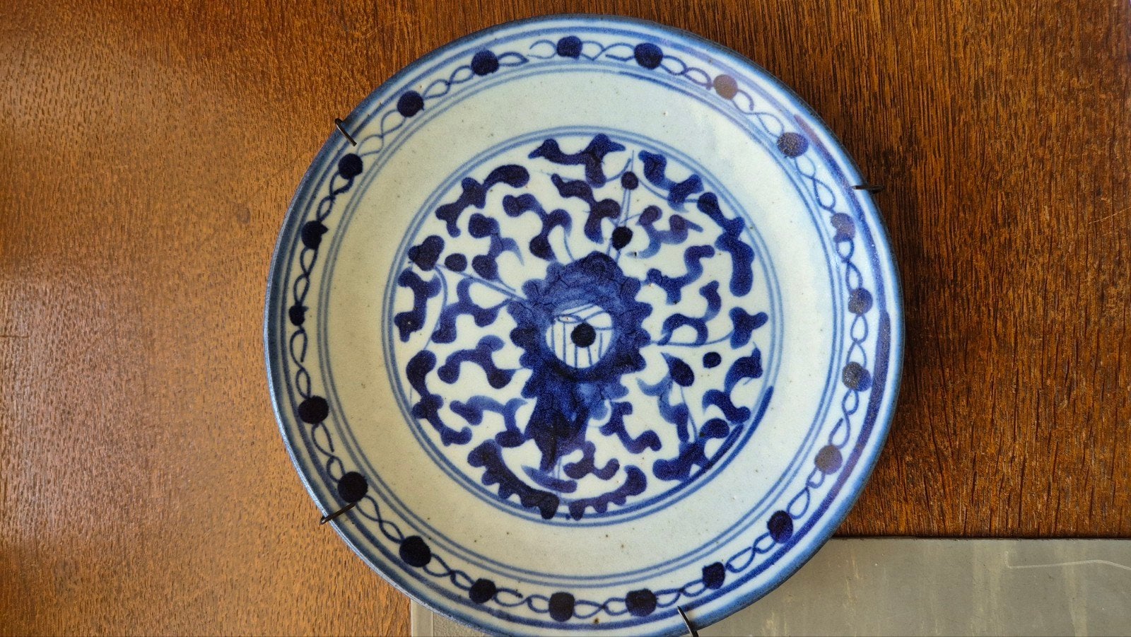 Antiek Chinees Blauw-Wit Porseleinen Bord met Merk, Ophalen of Verzenden