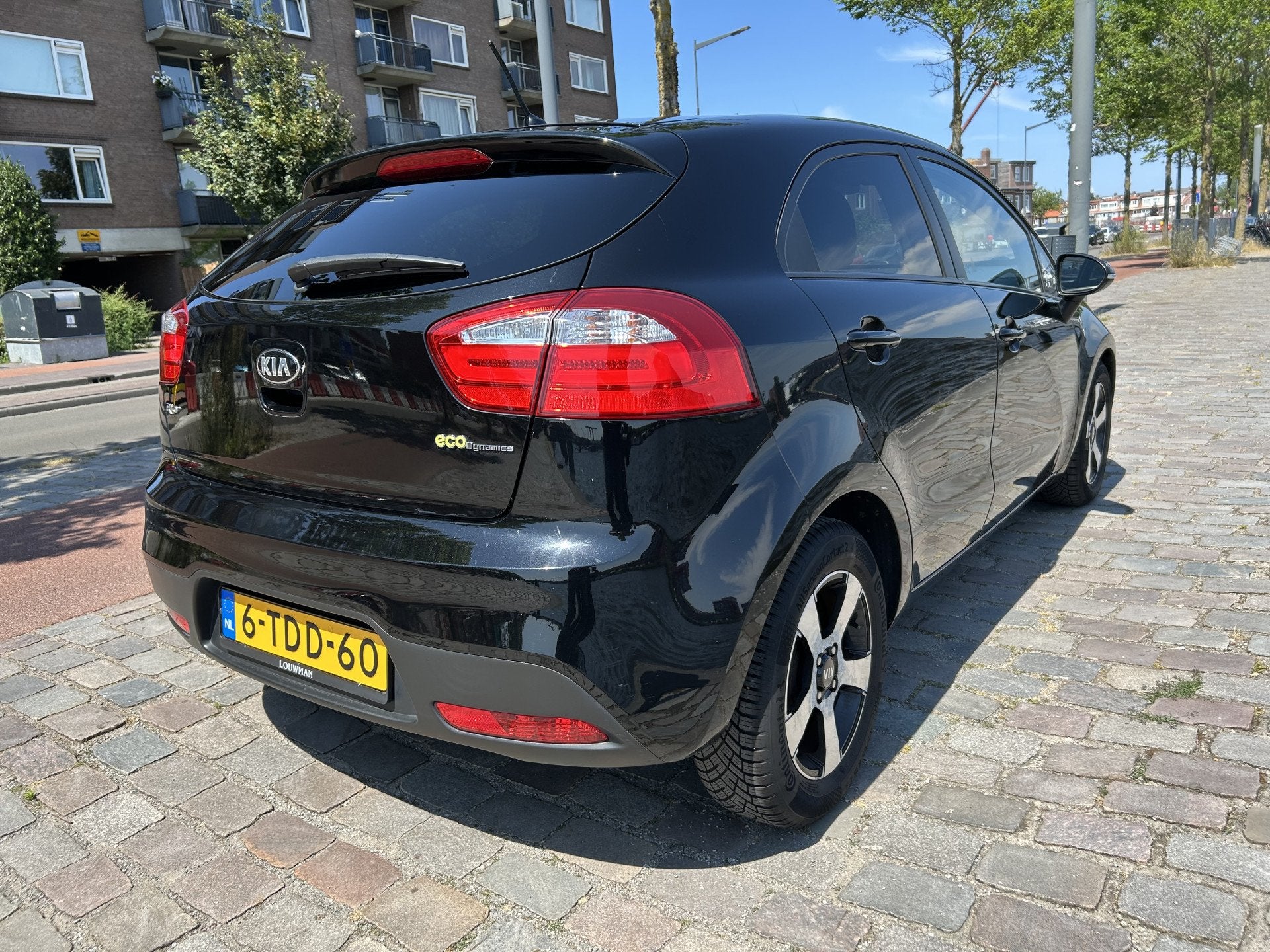 Kia Rio 1.2 CVVT Plus Pack 5 deurs airco apk keurige auto, Auto's, Zwart, 4 cilinders, Zwart, Origineel Nederlands