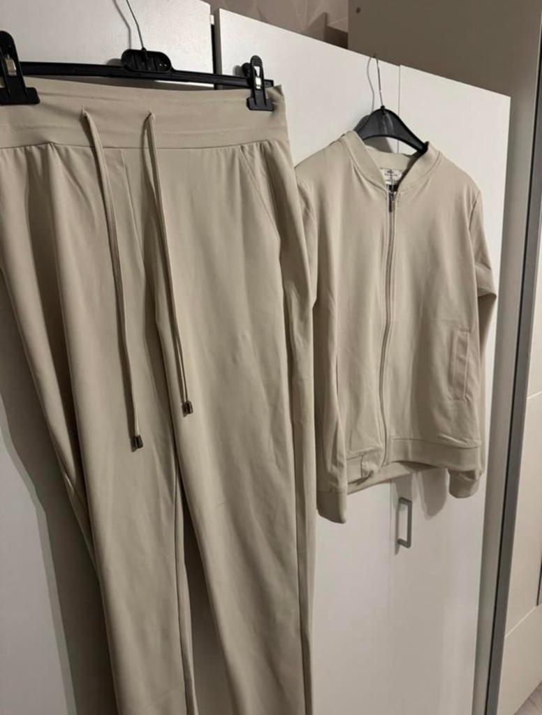 Nieuwe set Nicolette Kluijver - Comfortabel & Stijlvol, Ophalen of Verzenden, Nieuw, Maat 38/40 (M), Beige