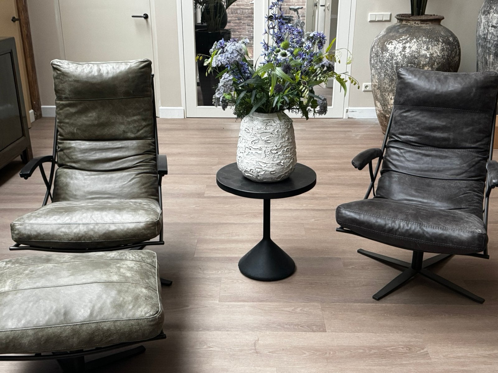 2 mooie fauteuils donkergrijs en donker groen, Ophalen, Zo goed als nieuw, 50 tot 75 cm, Leer