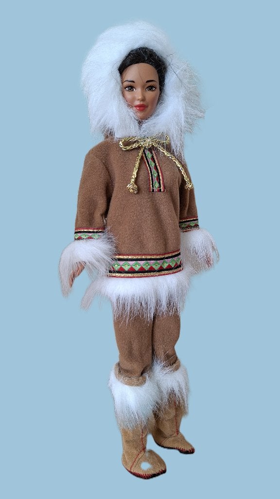 DOTW Arctic Barbie 1996, Verzamelen, Poppen, Verzenden, Zo goed als nieuw, Fashion Doll