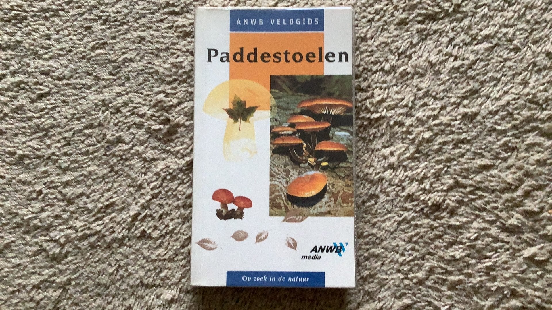 ANWB veldgids: Paddestoelen van Noordwest-Europa. B. Spooner, Ophalen of Verzenden, Zo goed als nieuw, Bloemen, Planten en Bomen