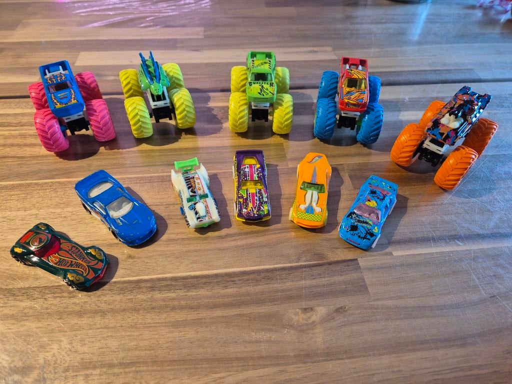 Hot wheels, Kinderen en Baby's, Speelgoed | Speelgoedvoertuigen, Ophalen of Verzenden, Zo goed als nieuw
