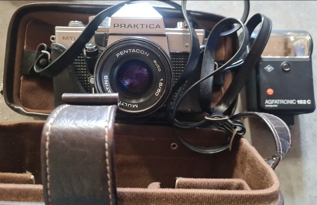 Vintage Praktica MTL 50 SLR Camera met Pentacon 1.8/50 en fl, Ophalen