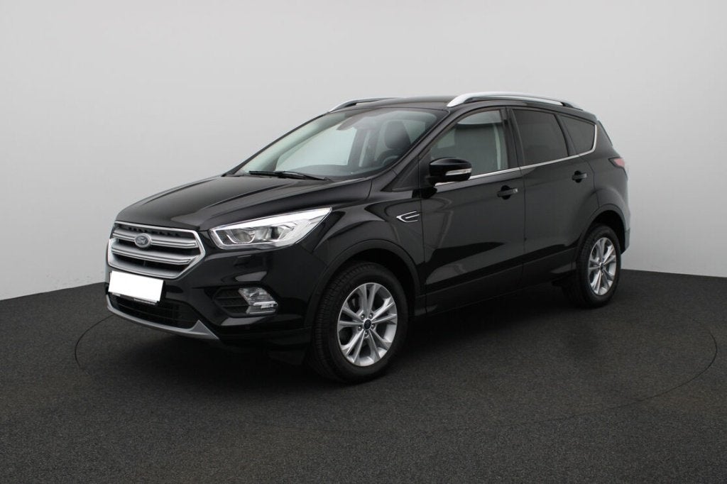 Ford Kuga 1.6 Ecob.110kw/150pk 2WD 2018 Zwart, Auto's, 1498 cc, 4 cilinders, 2000 kg, Zwart
