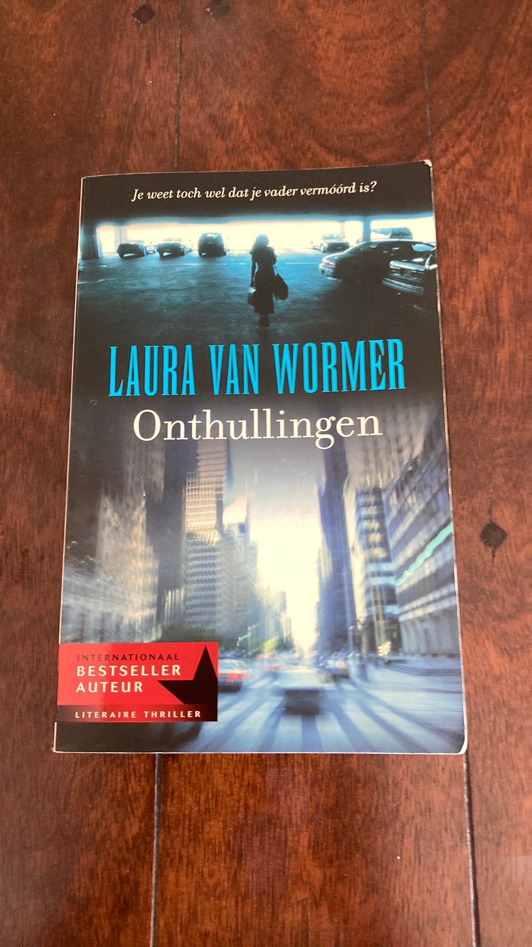 Onthullingen Laura van Wormer, Ophalen of Verzenden, Zo goed als nieuw