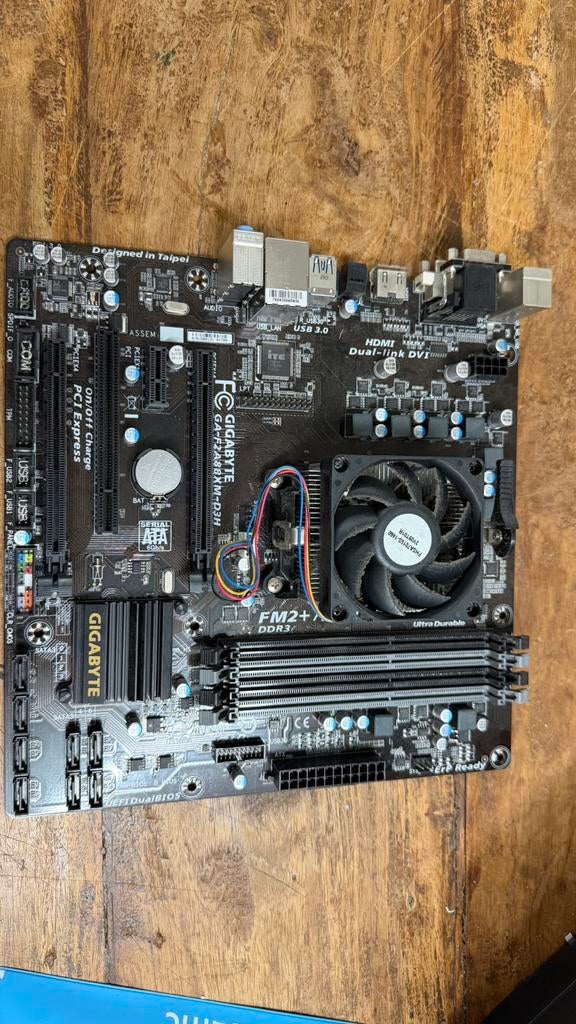 Moederbord Gigabyte F2A88XM-D3H + CPU AMD A6, Computers en Software, Moederborden, Gebruikt, Socket FM2, DDR3, Ophalen of Verzenden