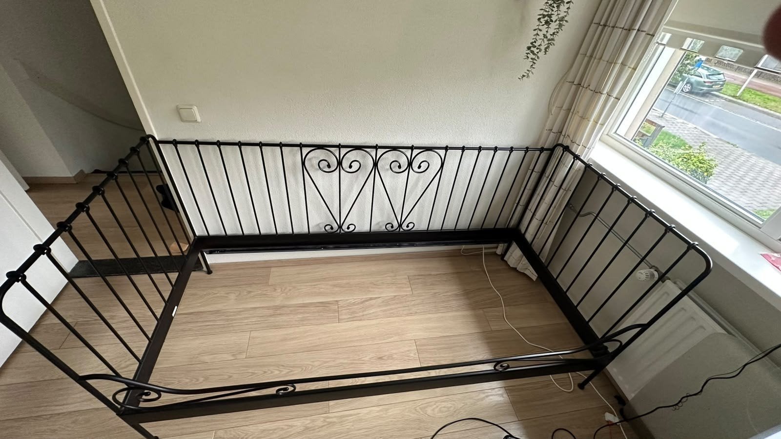ikea kinderbed zwart metaal 90 x 200, Ophalen, Gebruikt, 90 cm, Eenpersoons