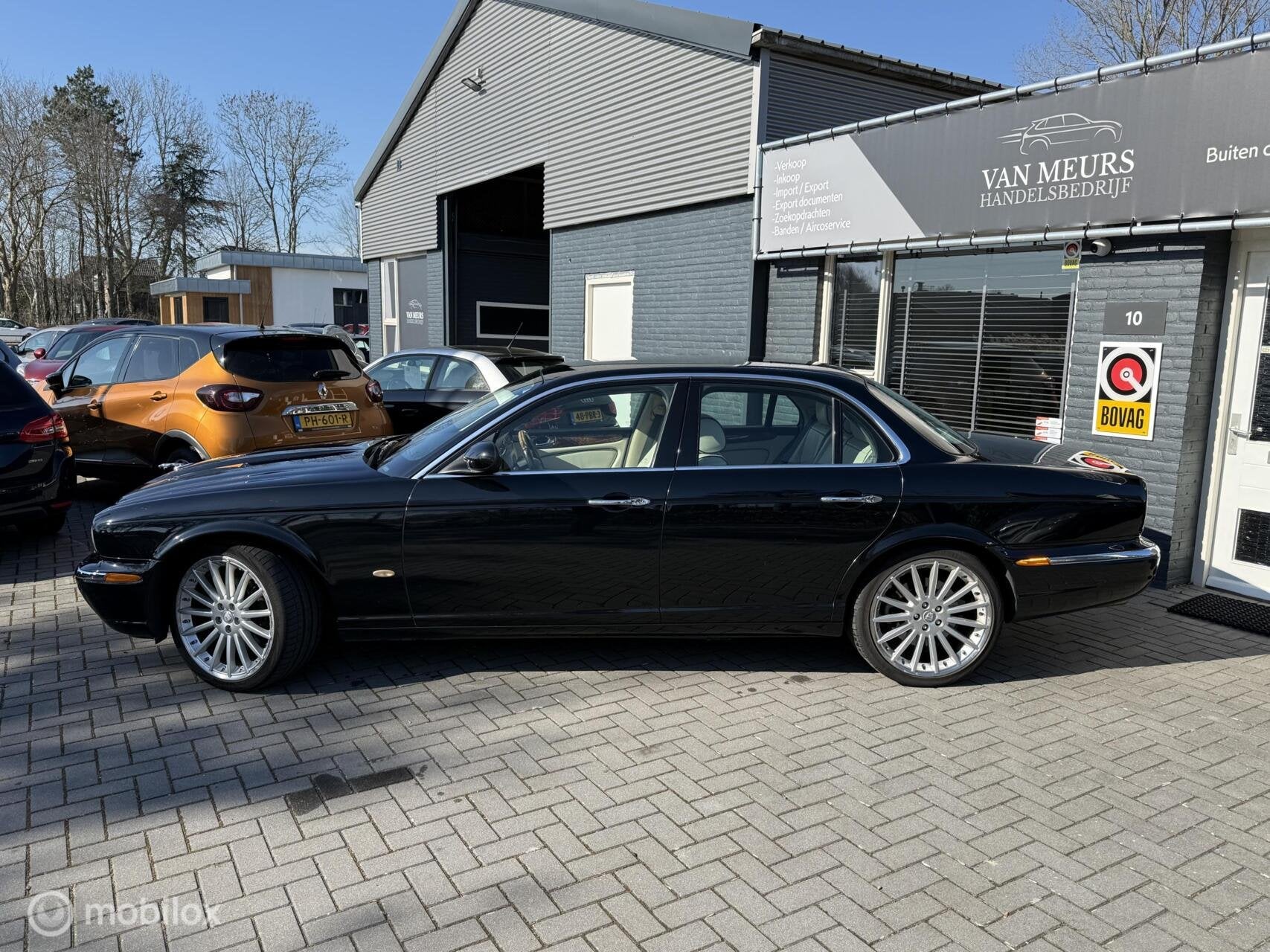 Jaguar XJ 2.7D V6, Leder, navigatie automaat, apk 06-2026, Auto's, Gebruikt, Beige, 197 €/maand, Zwart