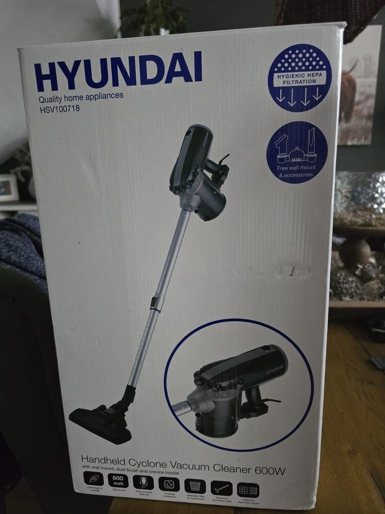 Hyundai Handheld Cycloon Stofzuiger 600W HSV100718, Witgoed en Apparatuur, Ophalen, Stofzuiger, Nieuw, Minder dan 1200 watt