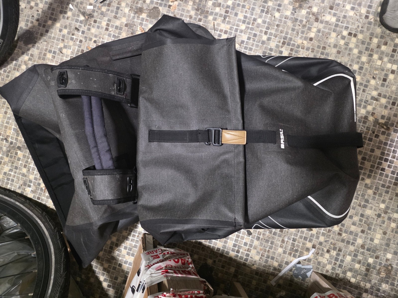 Basil dubbele fietstas, 28-32 liter, goede staat, Fietsen en Brommers, Fietsaccessoires | Fietstassen, Ophalen of Verzenden, Gebruikt