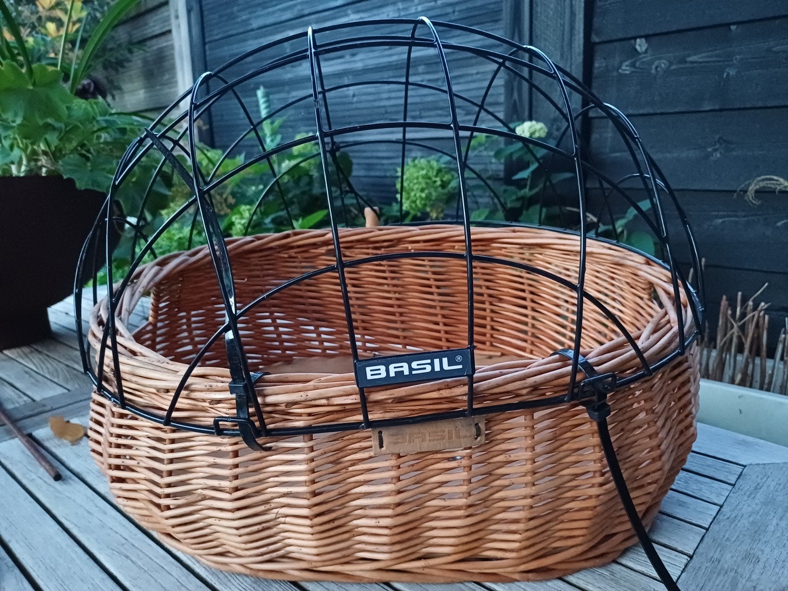 Rieten hondenfietsmand Basil Pluto mét koepel, Ophalen of Verzenden, Zo goed als nieuw, Hondenkar, Basil