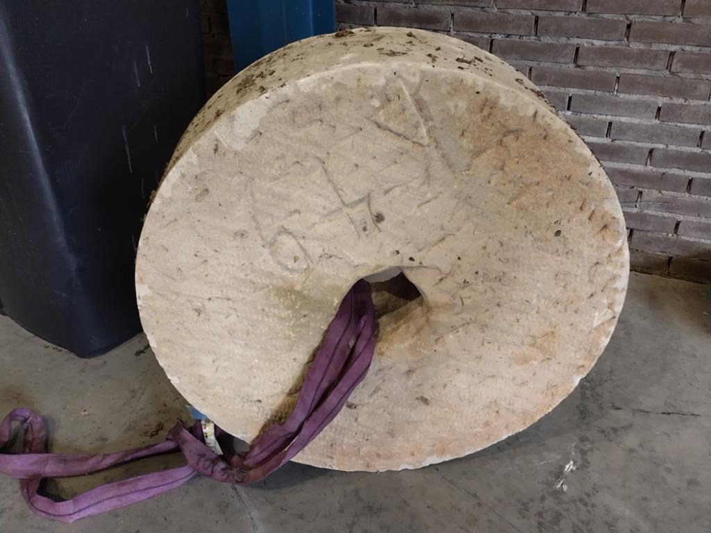 Grote Zand Slijpsteen 770x200 mm - Antieke Molensteen, Ophalen