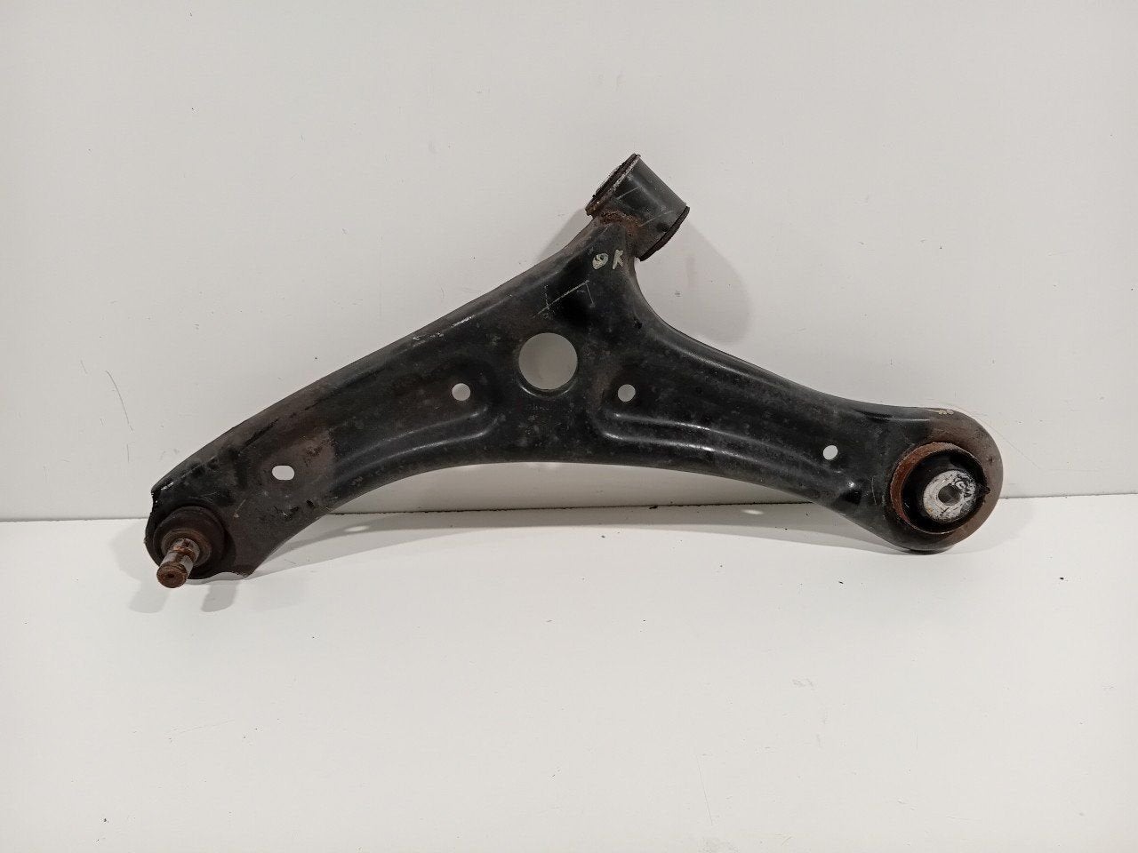 Draagarm links voor Ford EcoSport, Onderdelen@venauto.nl, Van der Ven Autorecycling B.V., Gebruikt, Ettenseweg 76, 4706 PB Roosendaal, The Netherlands