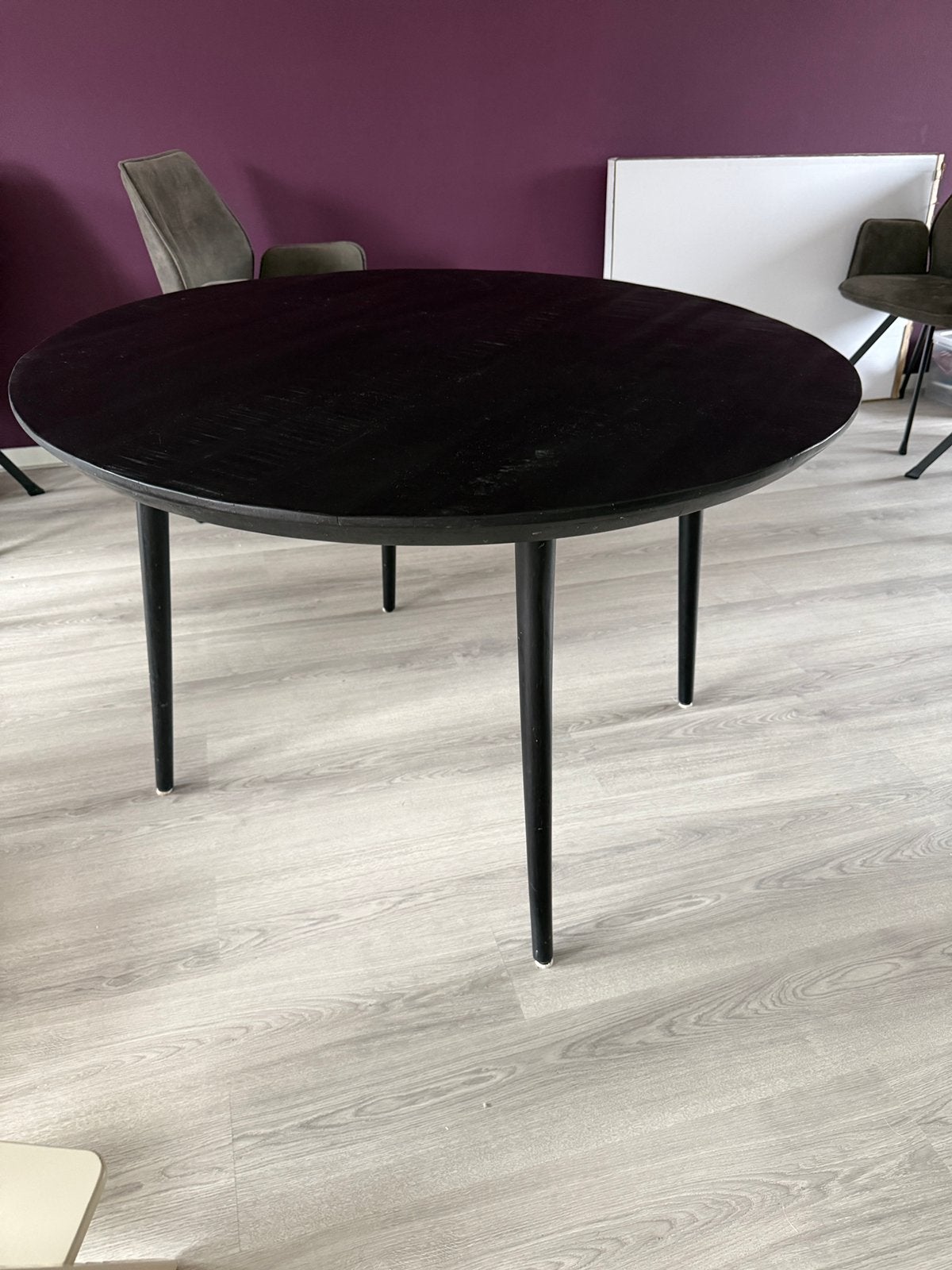 Eettafel Lexy rond Ø120 cm  | zwart mangohout | zeer goed, Ophalen, Rond, Zo goed als nieuw, Vier personen