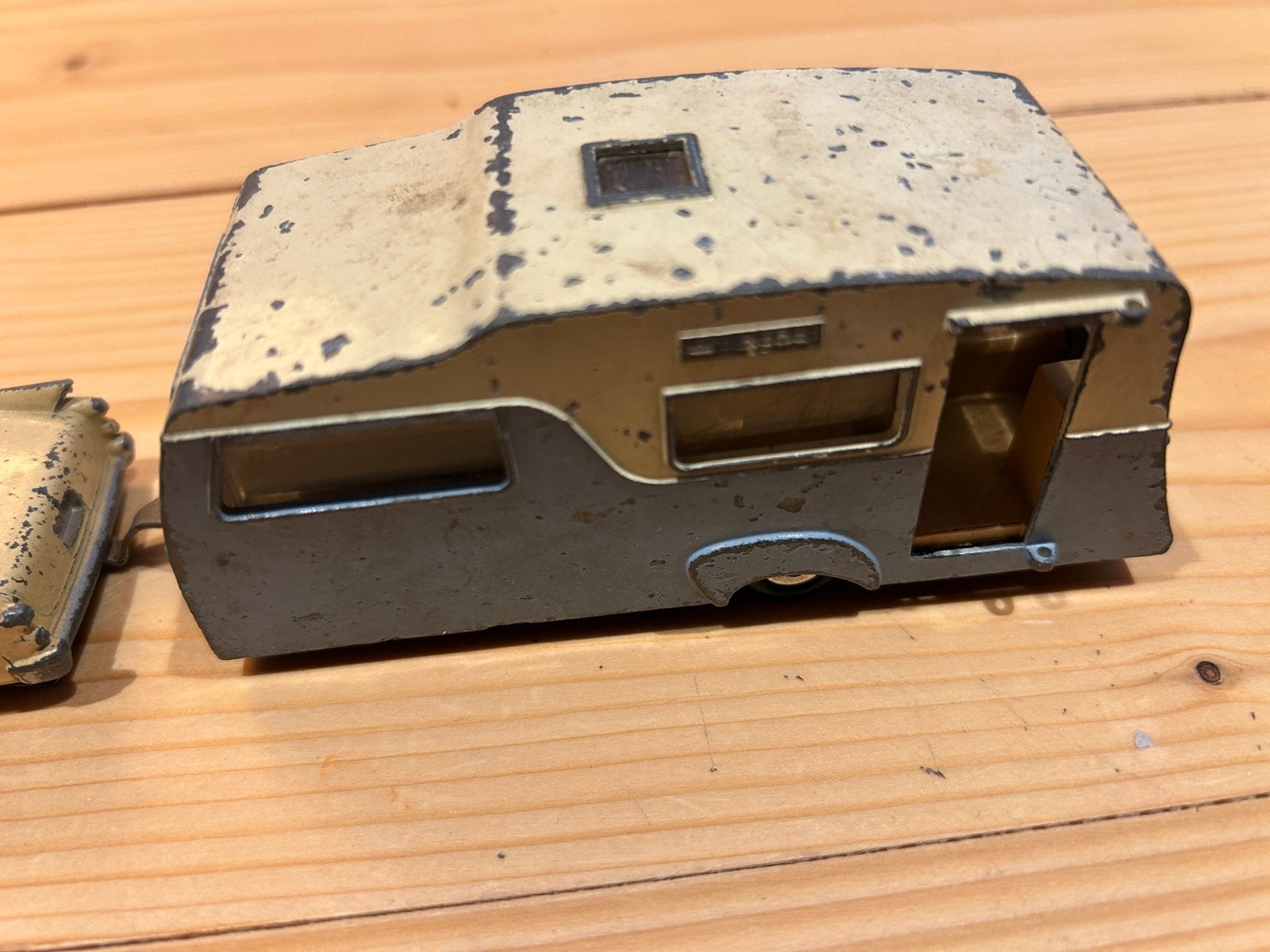 Dinky Toys Dodge Royal Sedan met caravan (vintage), Verzamelen, Ophalen of Verzenden, Gebruikt, Auto's