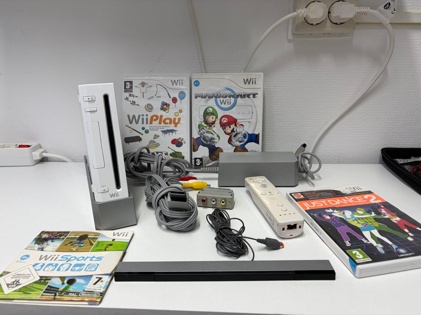 Wii Console Bundel met 1 Controller en 4 Games, Spelcomputers en Games, Geen, Ophalen of Verzenden, Met 1 controller, Gebruikt