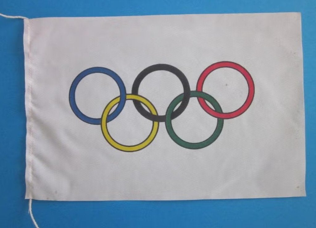 Oud fiets vlaggetje Olympische Spelen afmeting 22,5 x 15 cm., Ophalen of Verzenden, Zo goed als nieuw