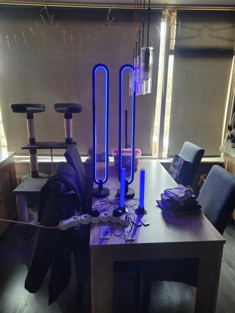 Twee LED lampen en twee LED buislampen met afstandsbedi, Ophalen