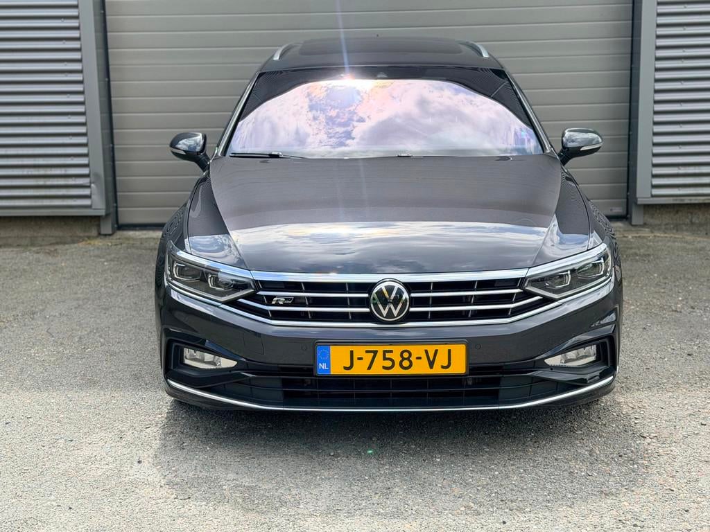 Volkswagen Passat Variant 1.5 TSI R-Line Business + |PANO|AC, Auto's, Volkswagen, 730 kg, Euro 6, 4 cilinders, 150 pk