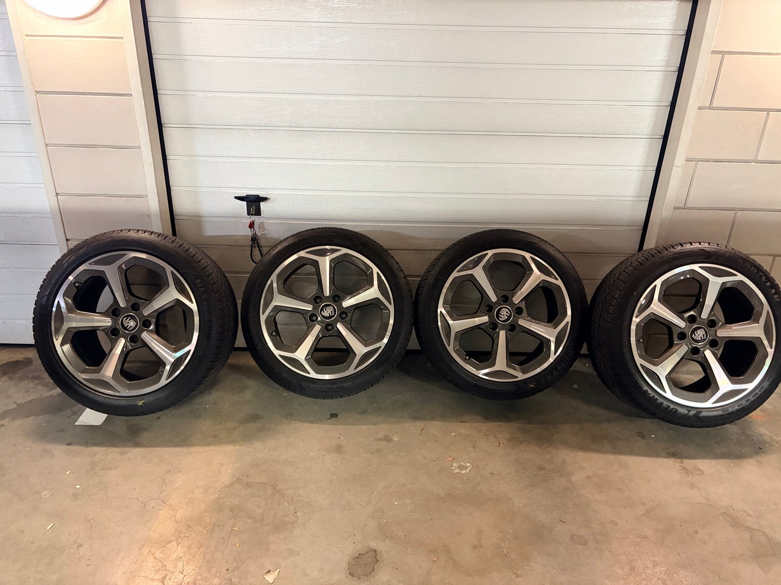 Winterwielenset voor een Porsche Taycan, Gebruikt, 285 mm, Banden en Velgen, Personenwagen