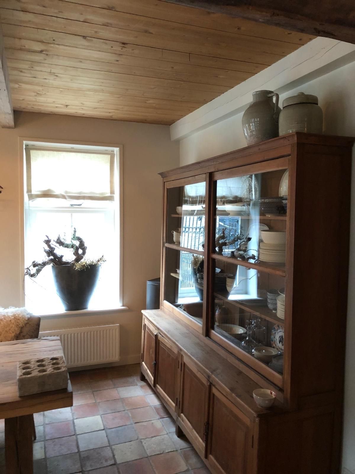 Teak houten vitrinekast met schuifdeuren, Ophalen