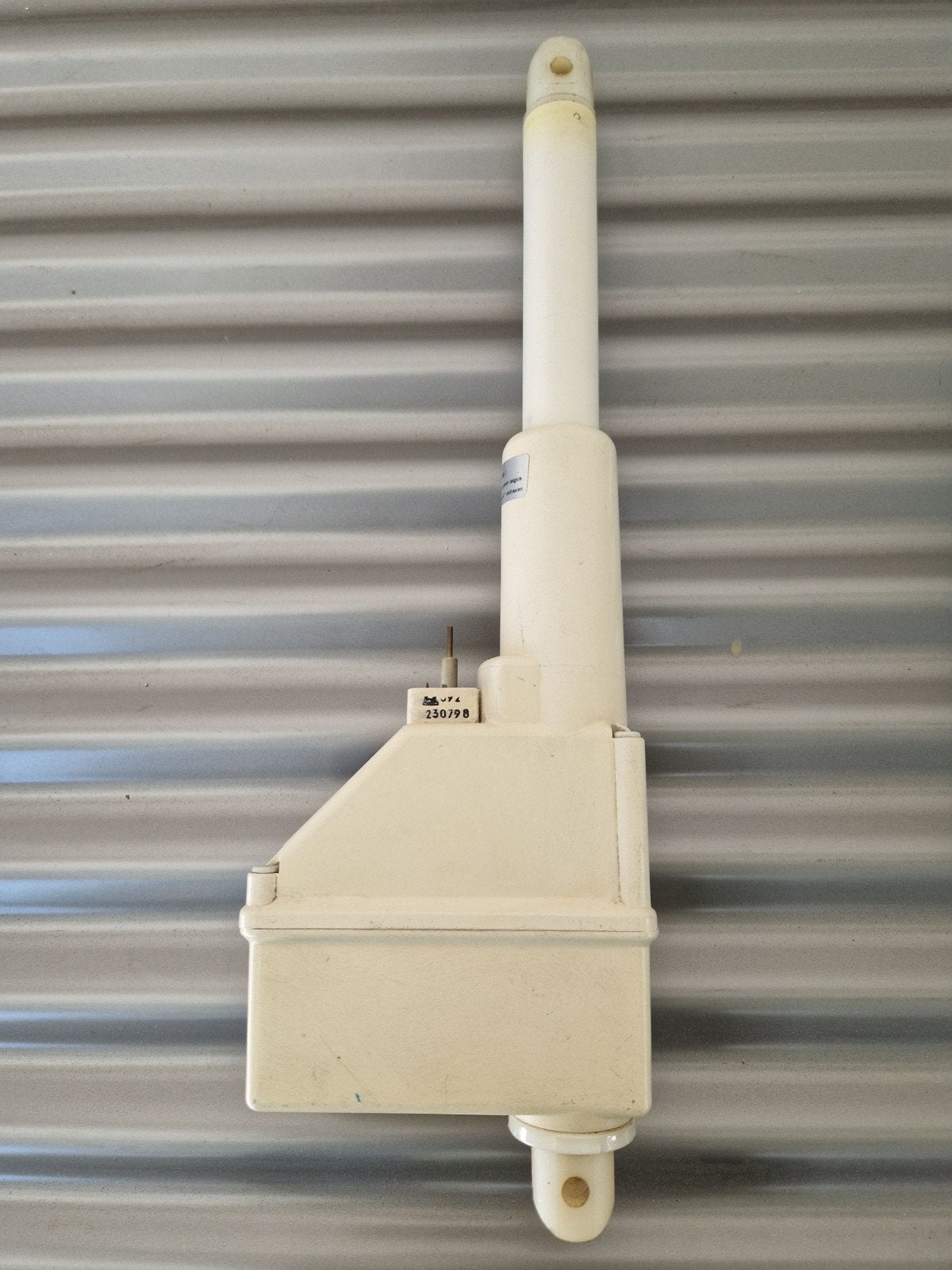 Lineaire actuator 230V 340Watt slag 200mm 6000N, Ophalen of Verzenden, Zo goed als nieuw