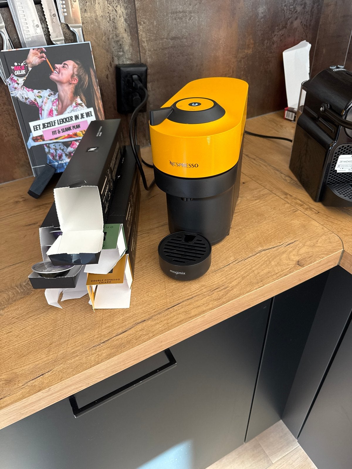Nespresso Vertuo koffiemachine met 25 cups, Gebruikt, Nespresso, Ophalen of Verzenden, Nespresso