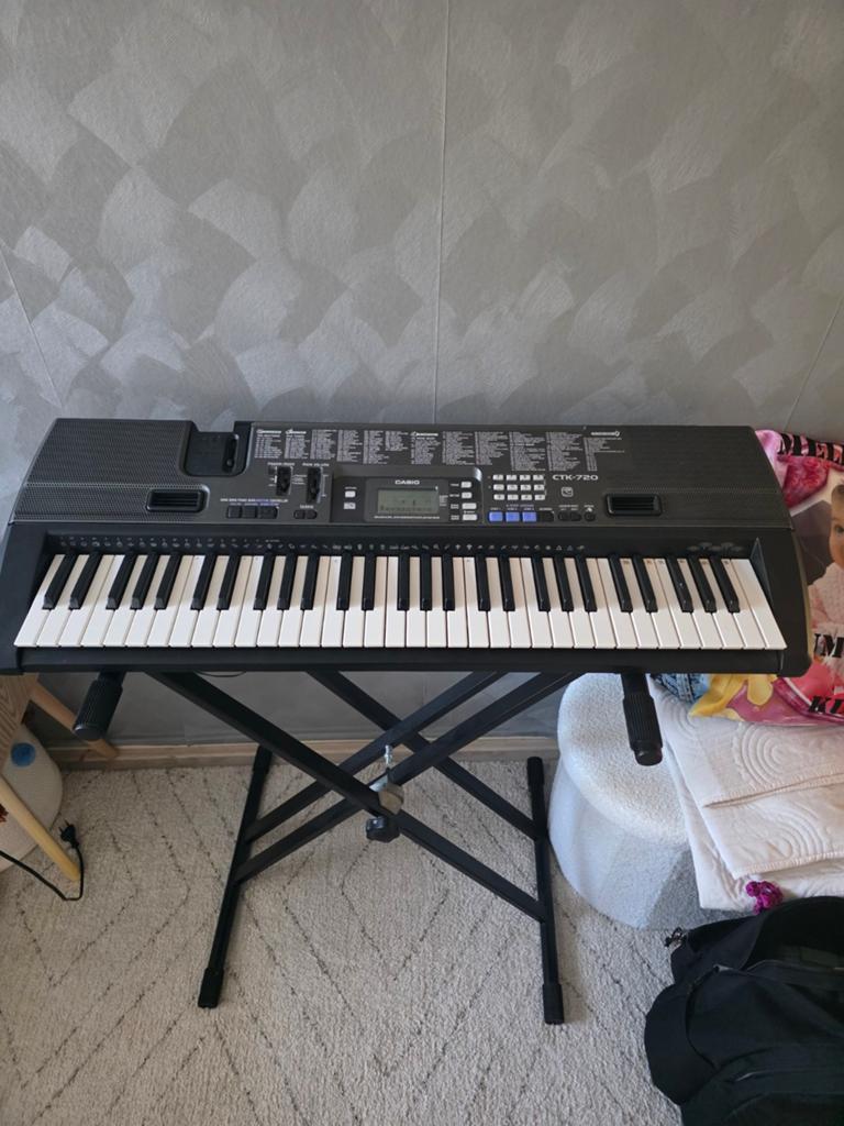 Casio CTK-720 Keyboard met standaard, Casio, 61 toetsen, Gebruikt, Met standaard