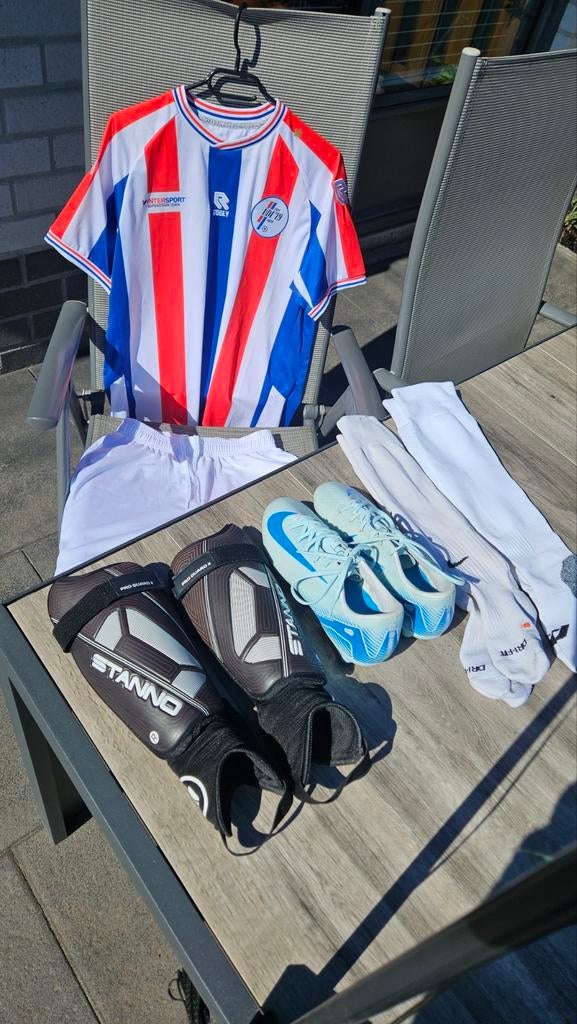 Udi 19 voetbalset met schoenen en beenbeschermers, Shirt, Zo goed als nieuw, Maat M, Ophalen of Verzenden