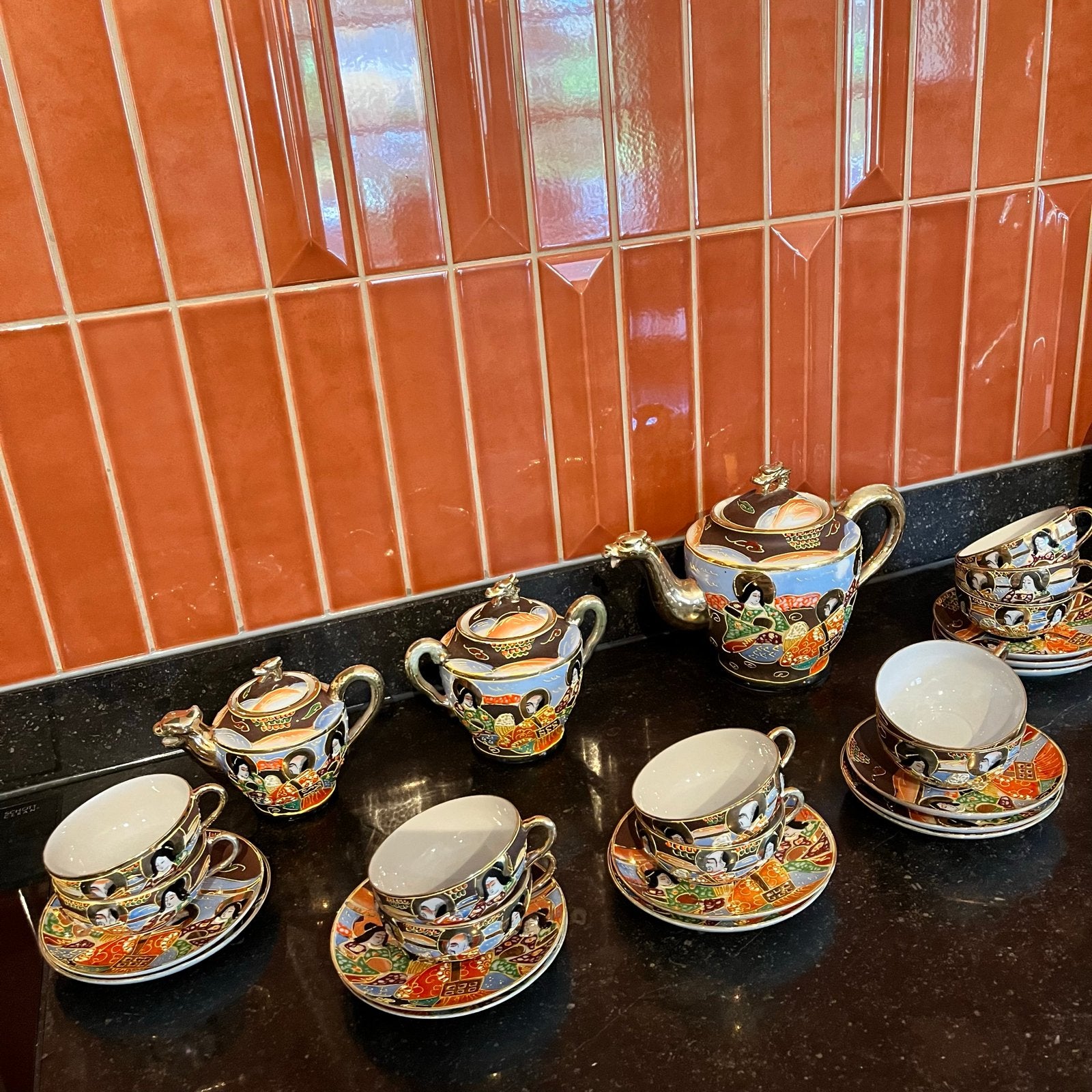 Vintage Japans Satsuma theeservies met draken en geisha's, Antiek en Kunst, Antiek | Servies los, Ophalen of Verzenden