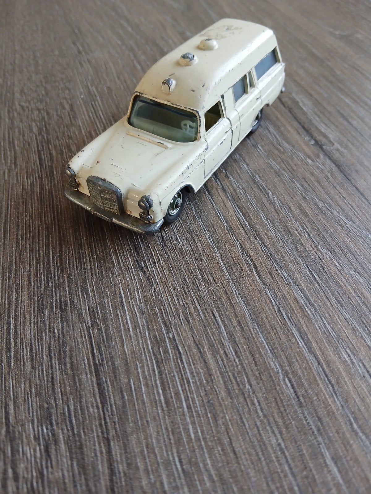 Matchbox Mercedes Benz Ambulance, Ophalen of Verzenden, Gebruikt, Auto, Matchbox