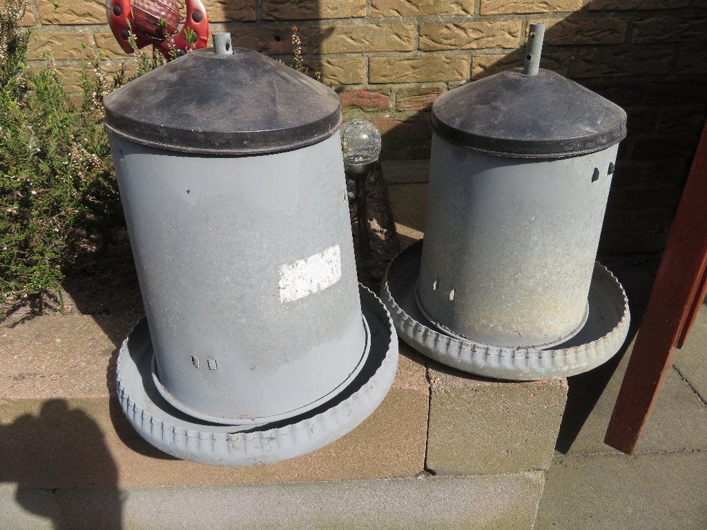 2 voer silo,s ca 5 kilo, Ophalen, Gebruikt, Drinken en Voederen