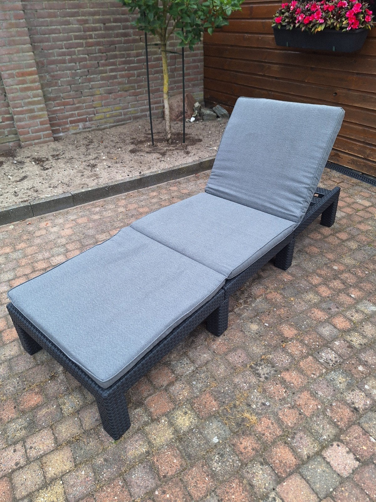 Ligbed inclusief kussen, Ophalen, Zo goed als nieuw, Kunststof