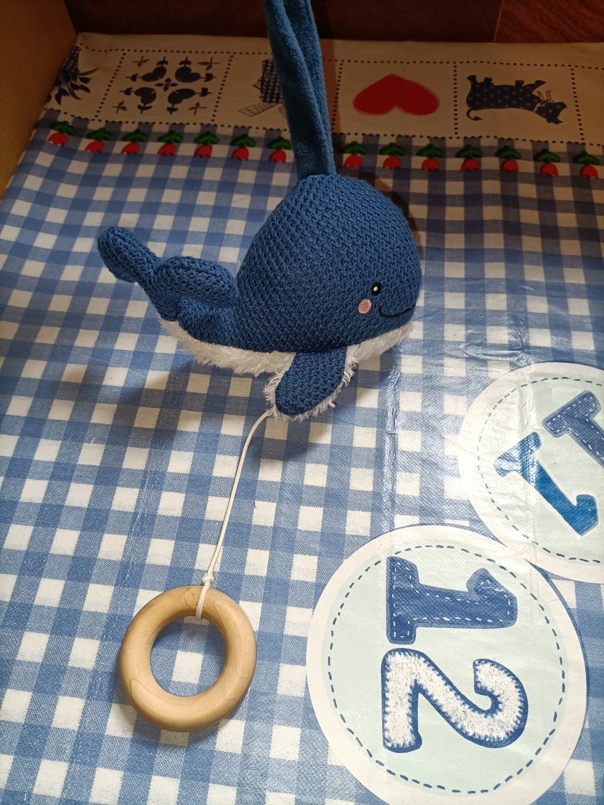 Hema Blauwe walvis knuffel met liedje (muziekdoosje) 15 cm, Ophalen of Verzenden, Zo goed als nieuw, Overige typen