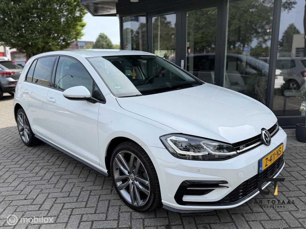 Volkswagen Golf 1.5 TSI Highline Business R|ACC|BTW|AUTOMAAT, Auto's, Volkswagen, Euro 6, 4 cilinders, 150 pk, Wit