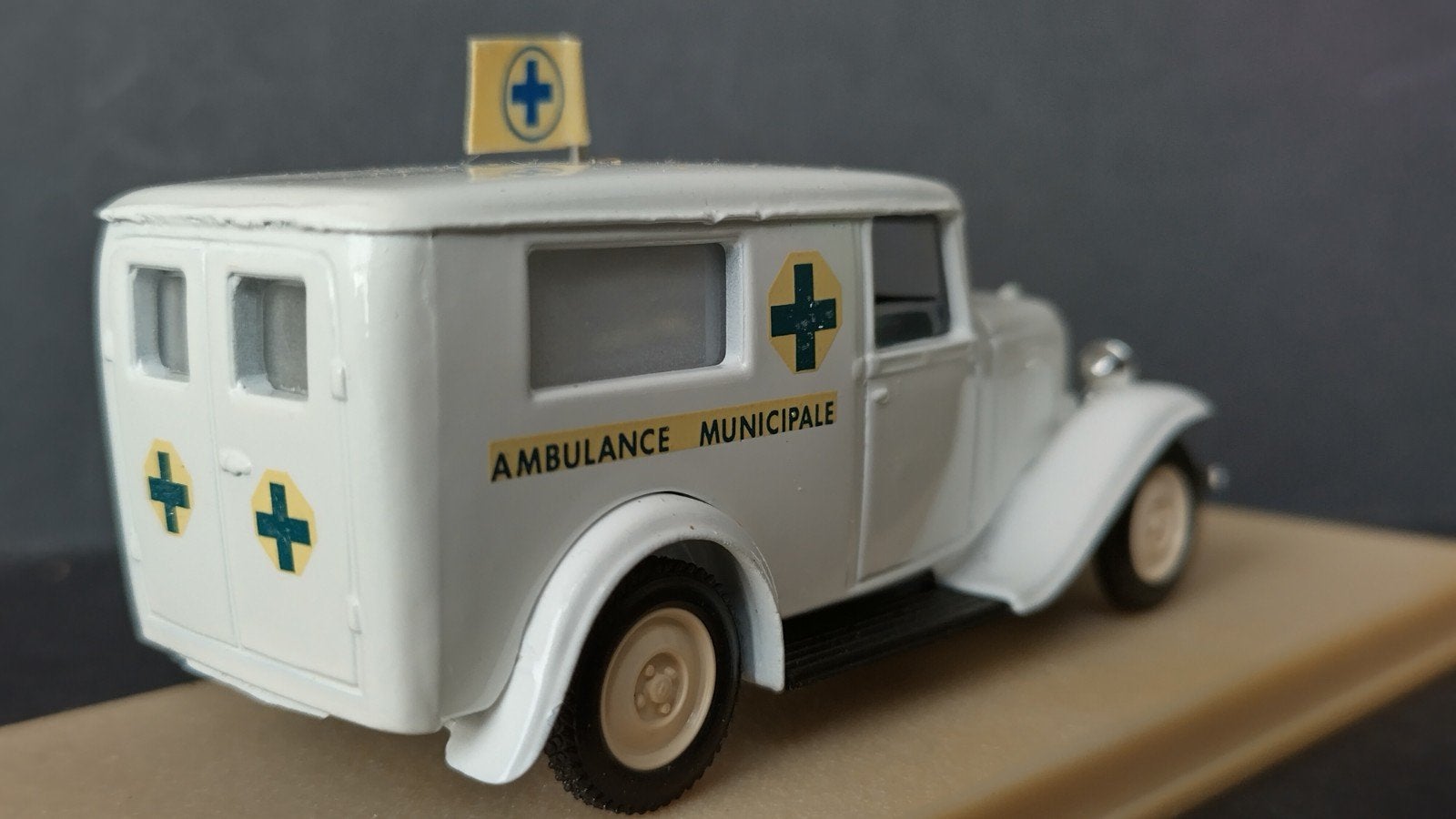 Citroen 500 KGs ambulance vlag  1:43 Eligor Pol, Overige merken, Auto, Verzenden, .