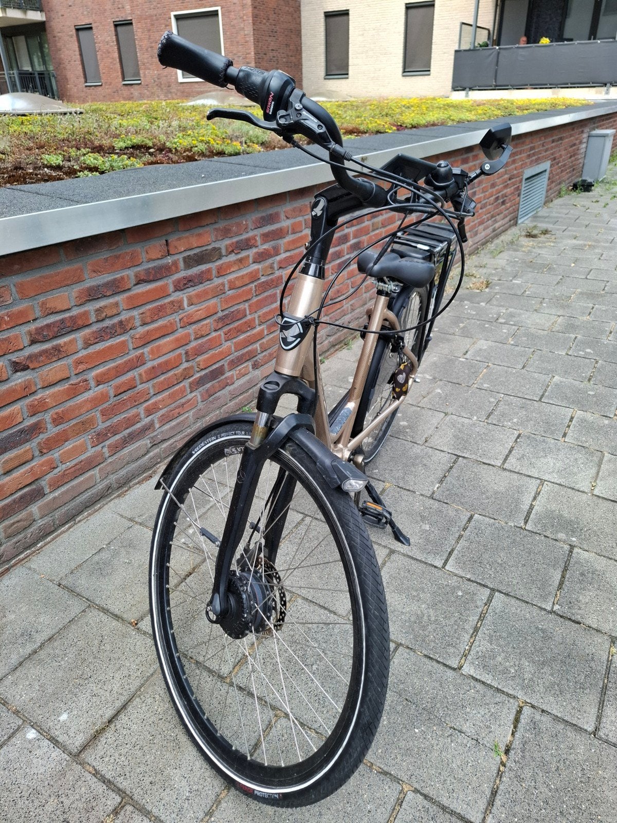 Stella e-bike met voorwielmotor en 8 versnellingen, Gebruikt, Minder dan 47 cm, 50 km per accu of meer, Ophalen