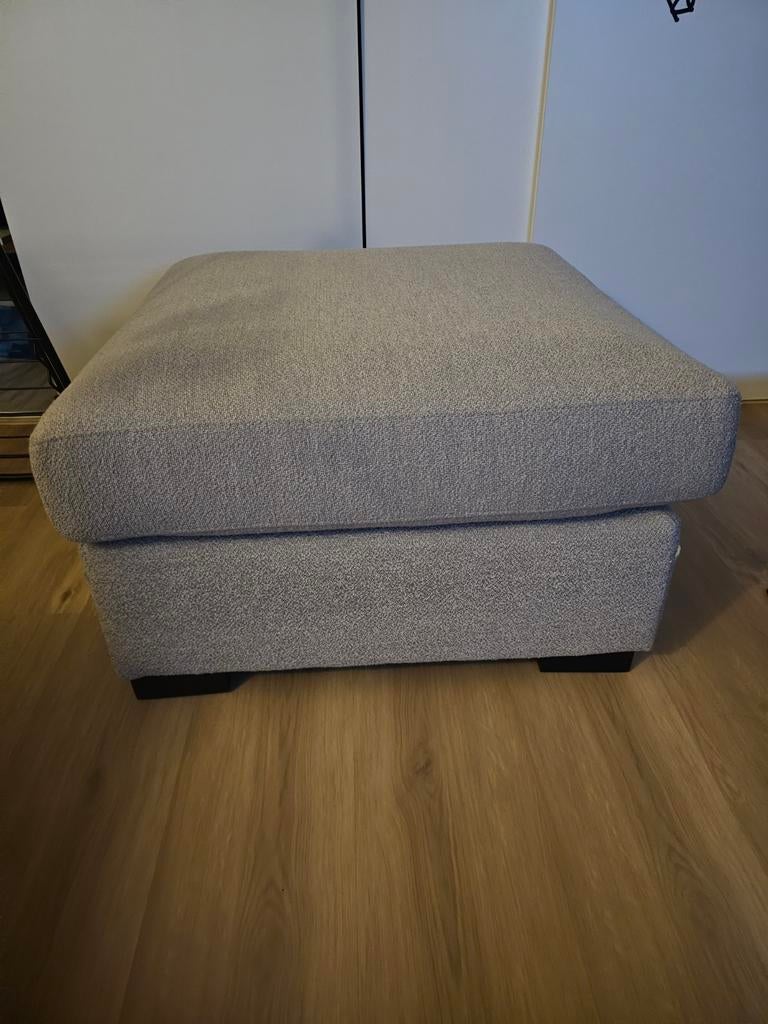 Comfortabele grijze / creme kleur hocker - Zo goed als nieuw, Ophalen of Verzenden, Zo goed als nieuw, Stof, 50 tot 75 cm