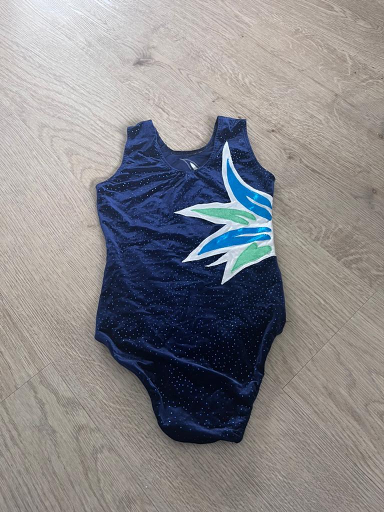 Turnpakje XS - Blauw met Groen/Blauw design, Gebruikt, Blauw, Ophalen of Verzenden, Kleiner dan kindermaat 122