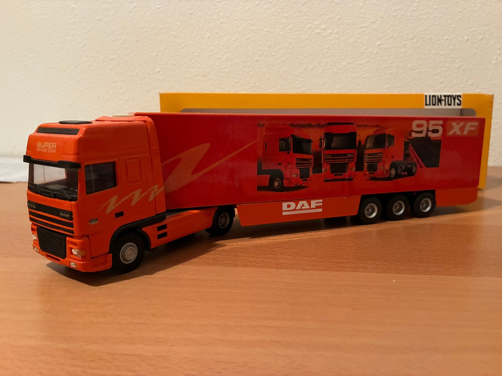 Lion Toys DAF 95XF met oplegger demo kleuren DAF, Ophalen of Verzenden, Zo goed als nieuw, Bus of Vrachtwagen, Lion Toys