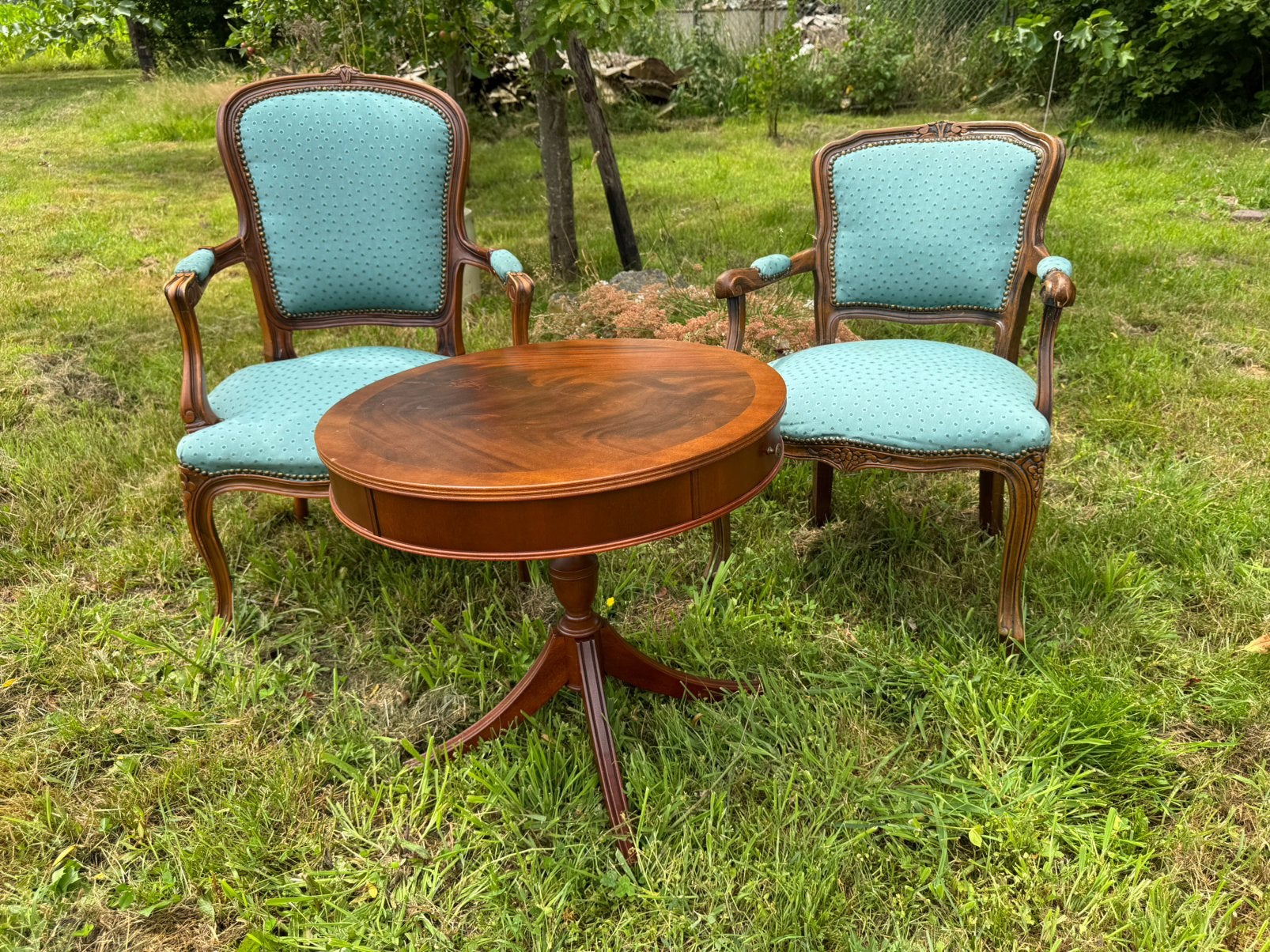 Unieke set 2 Louis XV stoelen en mahoniehouten drumtafeltje, Antiek en Kunst, Antiek | Meubels | Stoelen en Banken, Ophalen