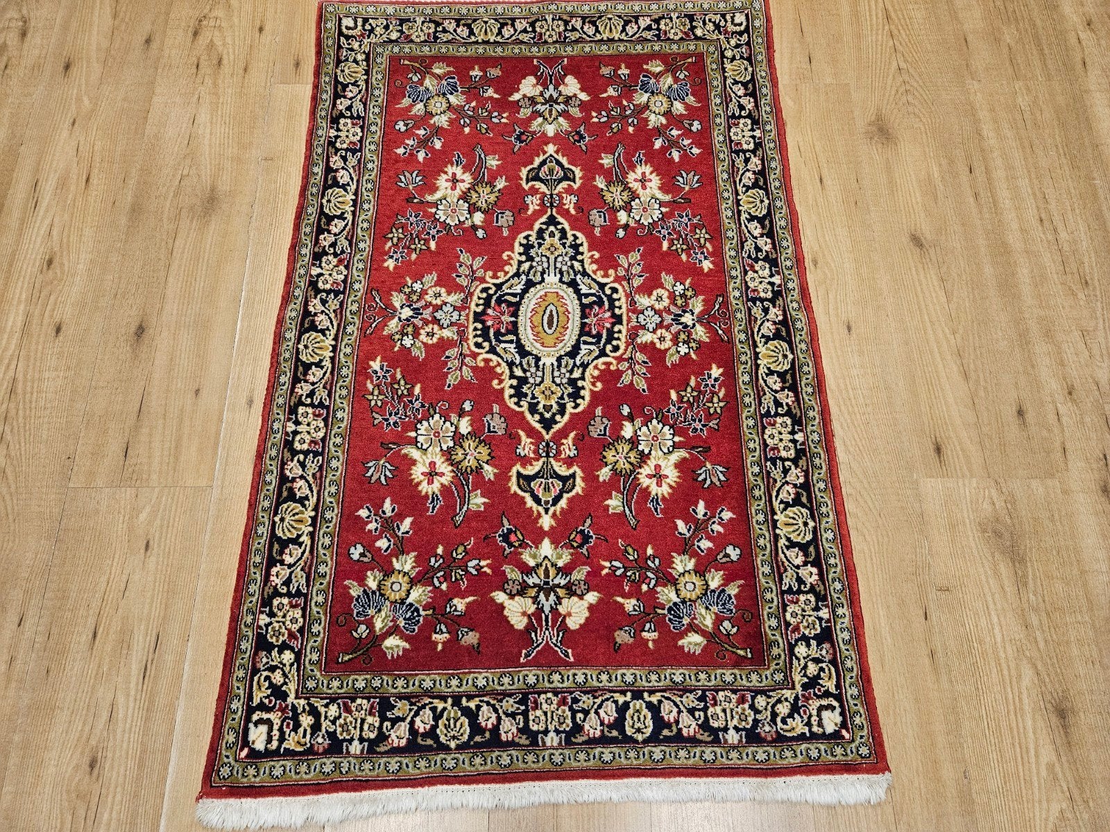 Vintage handgeknoopt perzisch tapijt ghom 130x78, Huis en Inrichting, Stoffering | Tapijten en Kleden, Tweedehands, 100 tot 150 cm
