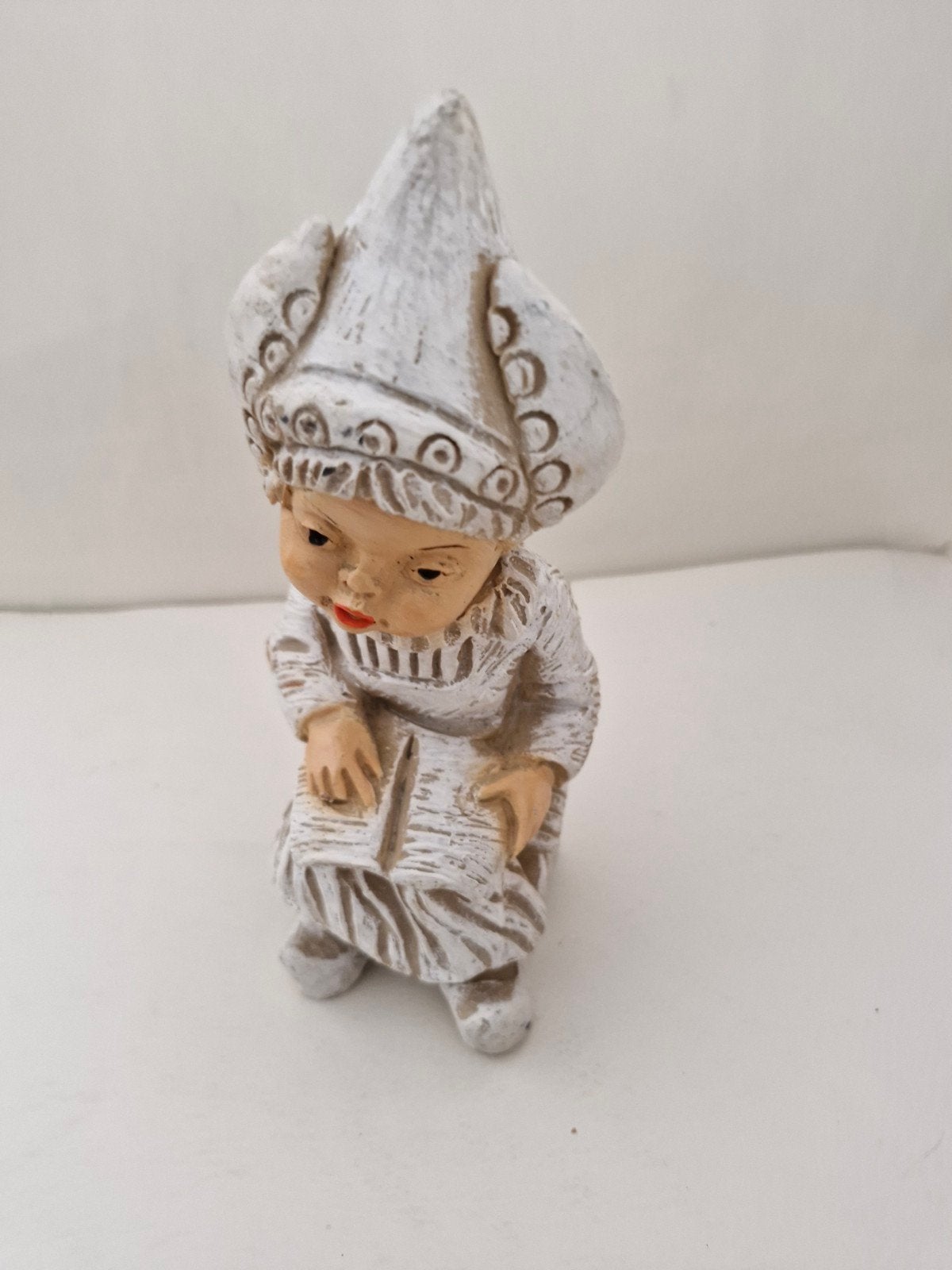 Vintage beeldje lezend kind wit/beige 20x9x9 cm, Ophalen of Verzenden, Wit, Steen/keramiek, Gebruikt