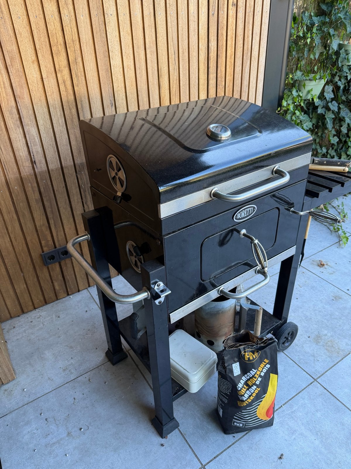 Boretti houtskool BBQ met accessoires, Ophalen, Gebruikt