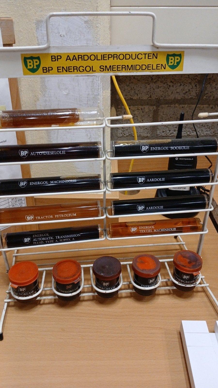 Vintage BP Aardolieproducten Display met Oliemonsters, Verzamelen, Ophalen of Verzenden, Gebruikt, Gebruiksvoorwerp