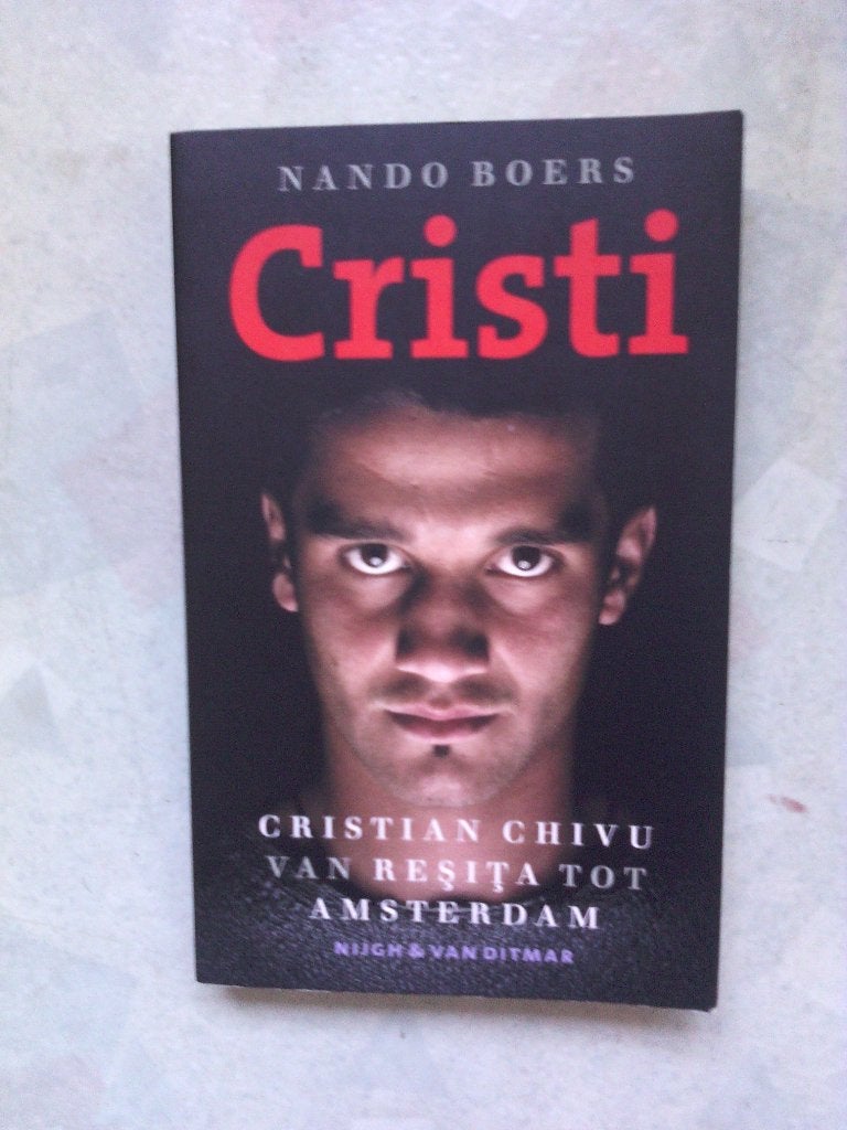 voetbalboek- CRISTI - Cristian Chivu ( ex Ajax ), Ophalen of Verzenden, Gelezen, Balsport