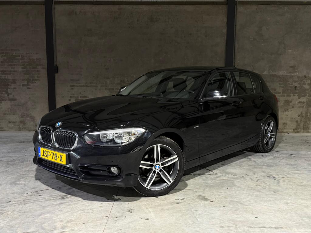 BMW 118i Automaat Sport Line | Navi | Leder | Stoelv. | PDC, Auto's, Zwart, Leder, Bedrijf, 650 kg